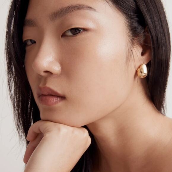 NEW Madewell Droplet Huggie Vintage Gold Hoop Earrings - Picture 3 of 8